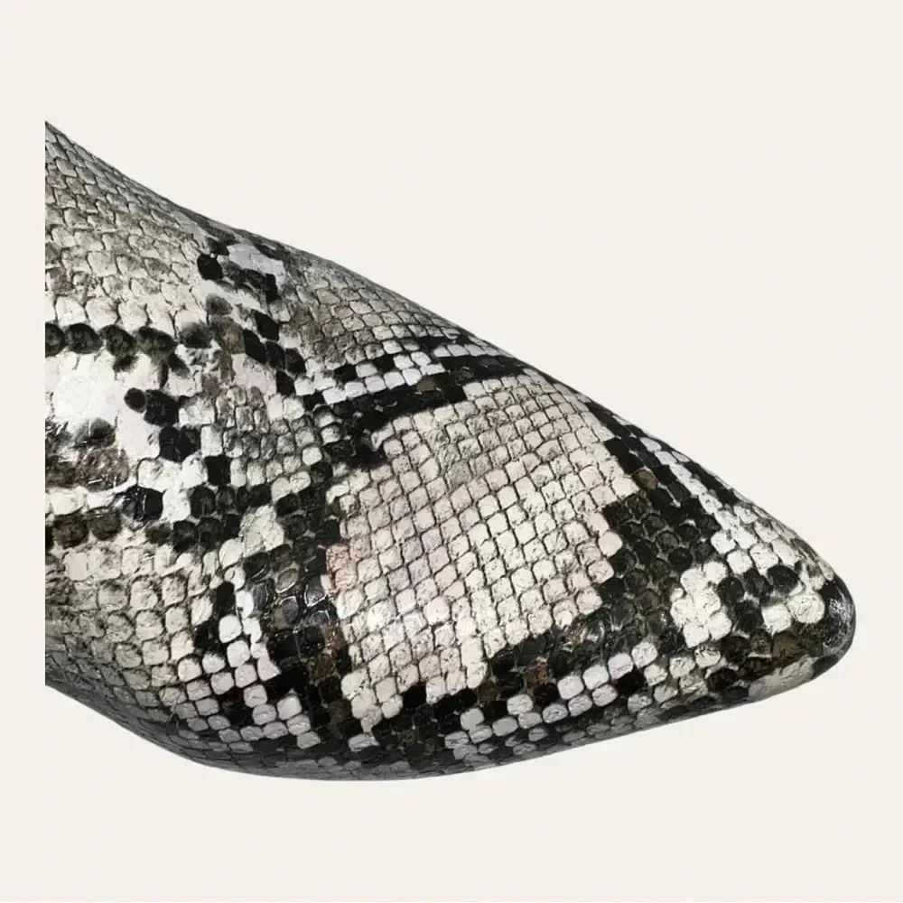 4487. QUPID ANKLE BOOTIES FAUX SNAKE SKIN‎ SIZE 7.5